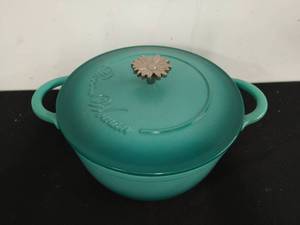 lot 50 image: Pioneer Woman Dutch Oven