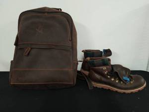 lot 33 image: Cole Haan Nike Air Mens Boots with Leather Backpack