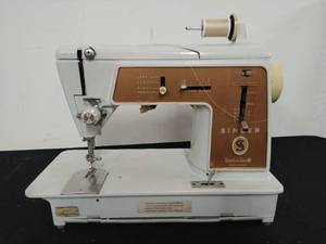 lot 63 image: Singer Sewing Machine