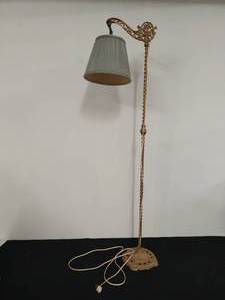 lot 73 image: Vintage Brass Floor Lamp