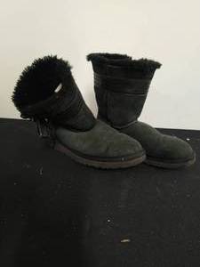 lot 90 image: Womens Black UGG Boots
