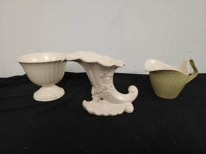 lot 99 image: Three Red Wing Pottery Pieces