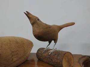 lot 210 image: Bird Dcor
