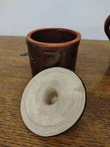 lot 215 image: Crockery