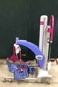 lot 3 image: WOW MSRP $8000 The Cadillac Of Lifts ArjoHuntleigh Patient Floor Lift - Has A Tilting Mechanism To Help Transfers From Chairs With Ease 400lb Capacity Includes Scale, Sling &amp Remote - Excellent Working Condition This Lift Has A Small Reserve&nbsp