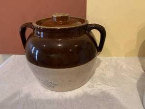 lot 10 image: Crockery Items