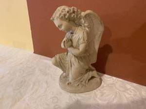 lot 17 image: Trio of Angels