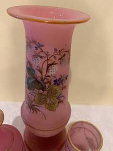 lot 18 image: 3 Pink Vases