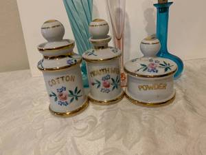 lot 20 image: Ladies Vanity Items