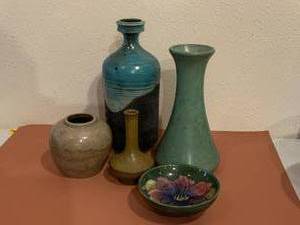 lot 27 image: 5 Pottery Items