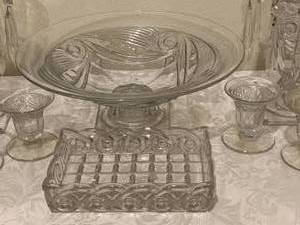 lot 28 image: Fancy Glass Table Decor