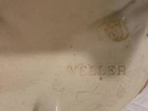 lot 29 image: WELLER Pottery Hanging Planter