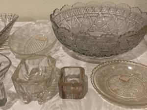 lot 45 image: Glass Dishes