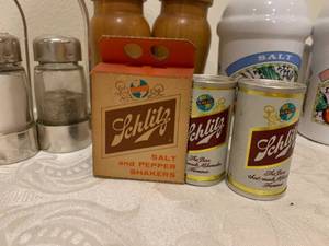 lot 50 image: Salt and Peppers