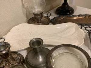 lot 53 image: Tabletop Items