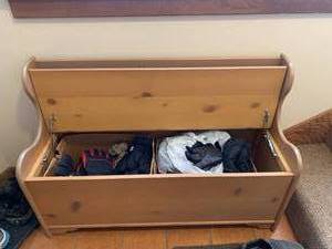 lot 59 image: Cute Wood Bench with Hinged Lid