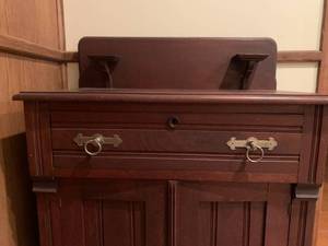 lot 71 image: Antique Wash Stand