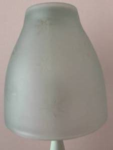 lot 107 image: Unique White Metal Desk Lamp