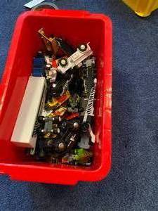 lot 102 image: Assortment of Hot Wheels and Matchbox Cars