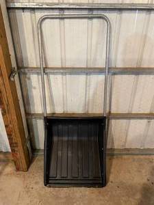 lot 157 image: 22 inch snow push