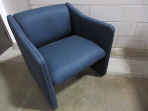 lot 616 image: WORDEN COMPANY, DURABLE, UPHOLSTERED LOUNGE SEATING