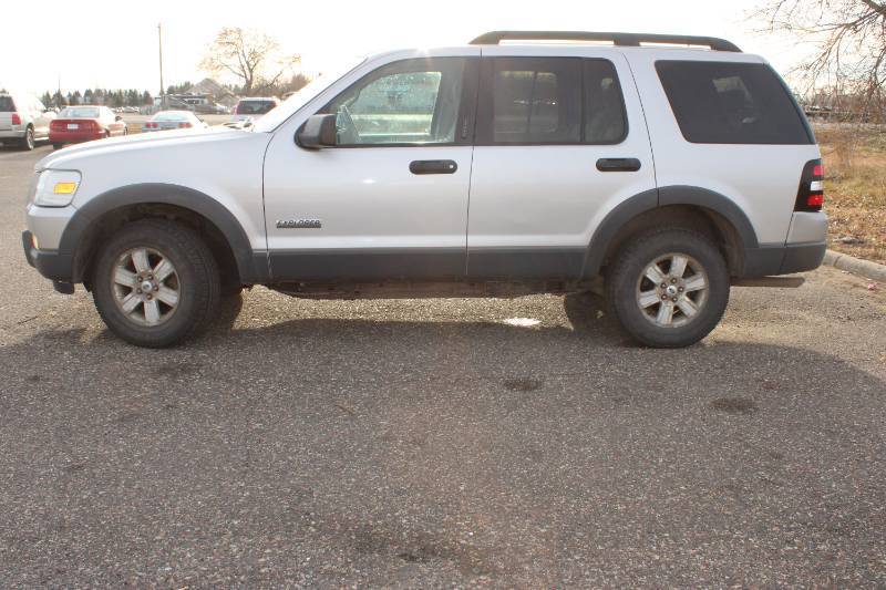 lot 10 image: 2006 Ford Explorer XLT - 4x4