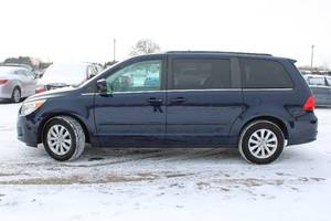 lot 5A image: 2014 Volkswagen Routan SE - 2 OWNERS