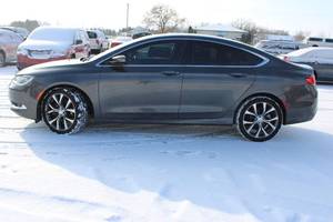 lot 2 image: 2016 Chrysler 200 C