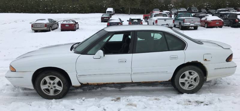 lot 4 image: 1999 Pontiac Bonneville SE