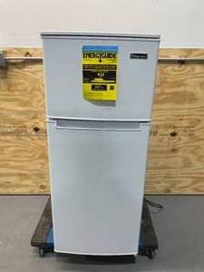 lot 21 image: MAGIC CHEF 4.5 cu. ft. 2 Door Mini Fridge in White with Freezer