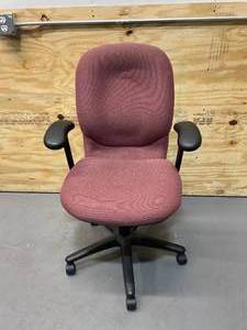 lot 58 image: Office Chair
