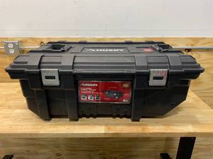 lot 96 image: HUSKY 25 Gal Tool Box (missing wheels)