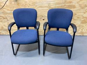 lot 34 image: Lot of 2- OfficeWaiting Room Chairs