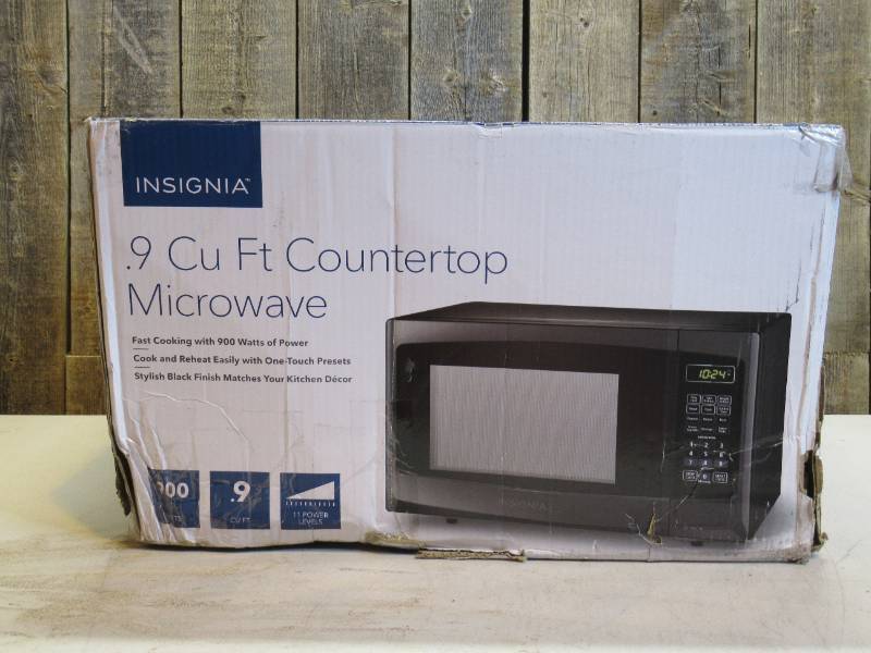 lot 20 image: Insignia - 0.9 Cu. Ft. Microwave - Black