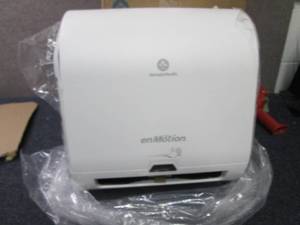 lot 84 image: Georgia Pacific Towel Dispenser Enm...