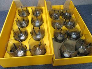 lot 109 image: 4 Sets of 4 SKELETON HAND STEMLESS ...