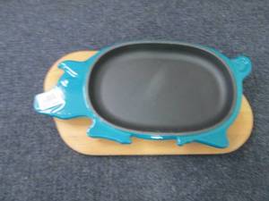 lot 140 image: Pig Serving Dish with Wooden Platte...