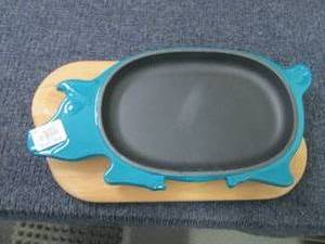 lot 142 image: Pig Serving Dish with Wooden Platte...