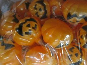 lot 68 image: box of small pumpkins led, lights a...