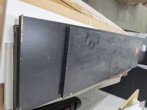 lot 127 image: 4 black shelves and 4 white shelves...