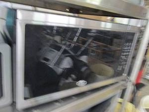 lot 195 image: oster microwave ...