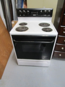 lot 25 image: Electric Stove
