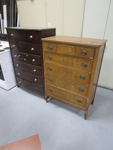 lot 24 image: (2) Dressers