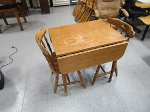 lot 18 image: Table & Chairs