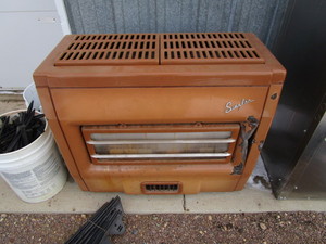 lot 14 image: Gas Heater
