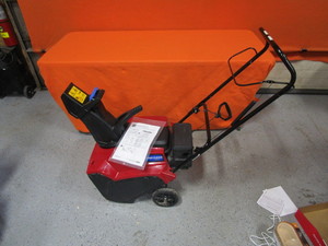 lot 2 image: (Near New) Toro Power Clear 721E 21 Snowthrower