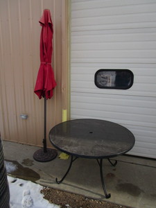 lot 38 image: Patio Table & Umbrella