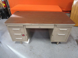 lot 42 image: Metal Desk