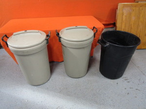 lot 43 image: Trash Cans