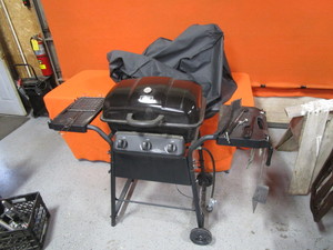 lot 46 image: Gas Grill wCover